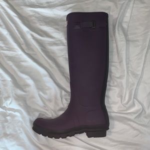 *BRAND NEW* Dark Plum. Hunter rain boots.